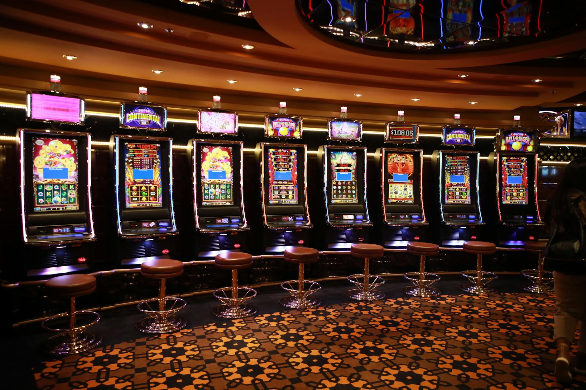 Chế độ chơi thử giúp người mới làm quen với giao diện và tính năng của game slot.